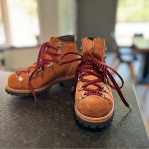 Vibram suede hiking boots new without tags
